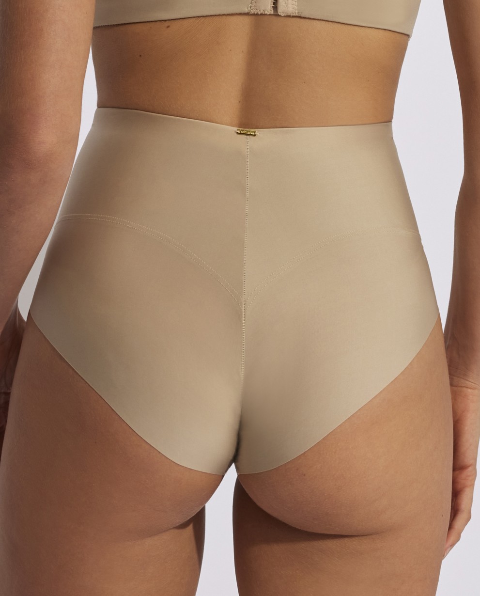 CUECA MUITO ALTA INVISÍVEL