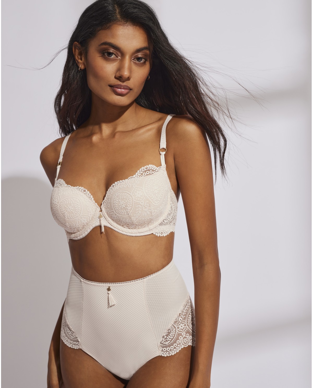 ESSENTIAL MOULDED BRA