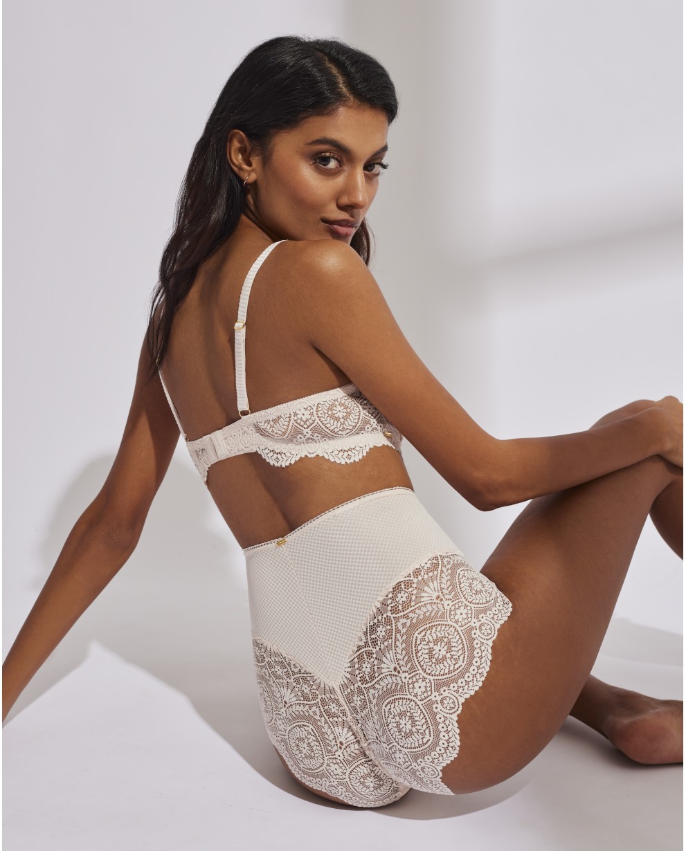 ESSENTIAL MOULDED BRA