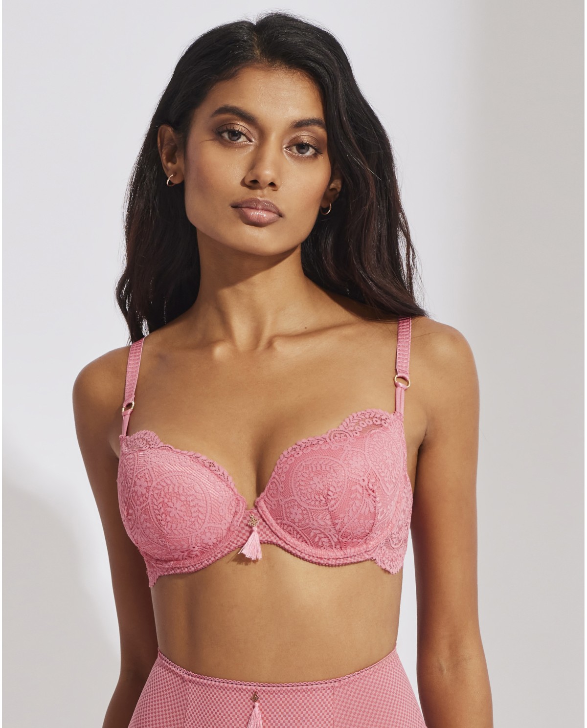 SUJETADOR ESENCIAL MOLDEADOR