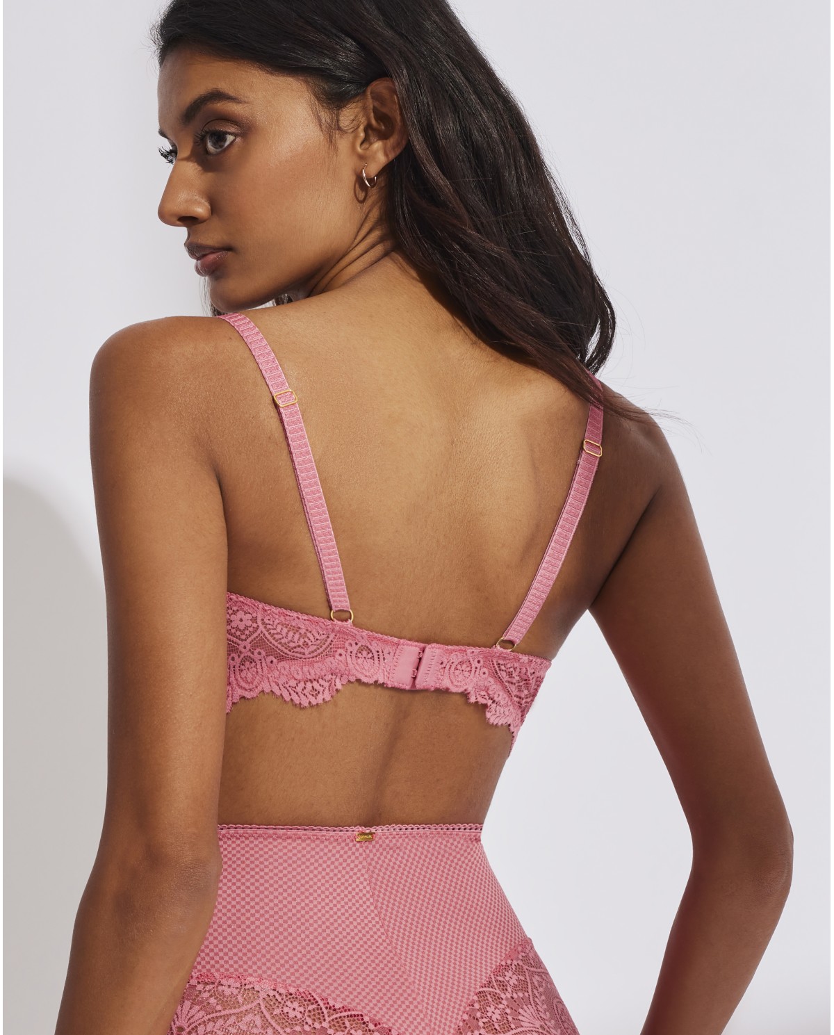 ESSENTIAL MOULDED BRA