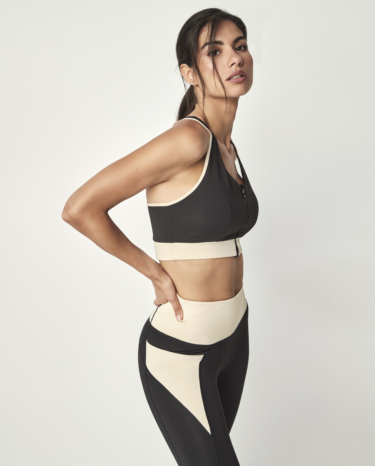 SPORTS TOP WITH ZIP BY PILAR RUBIO