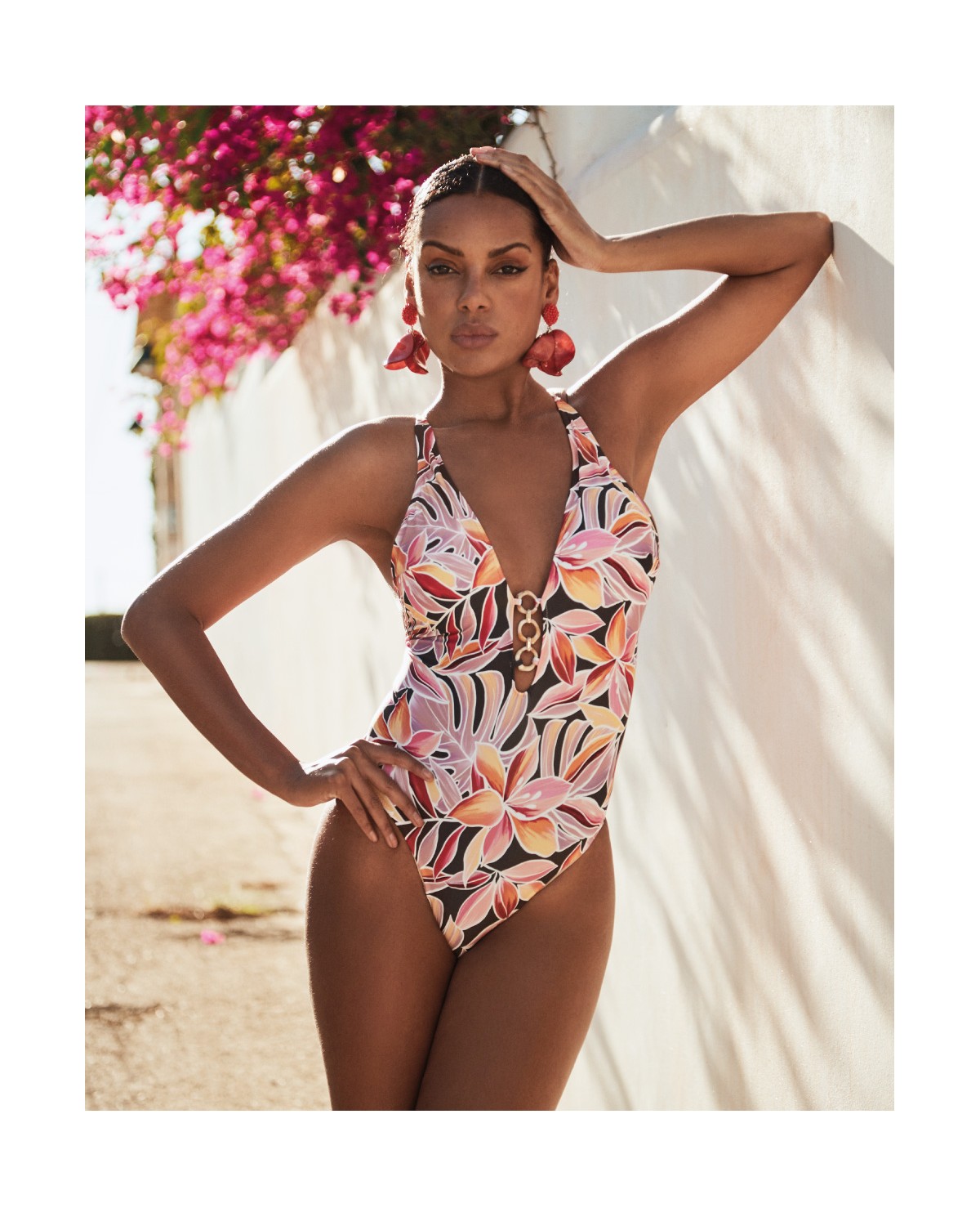 COSTUME DA BAGNO CON SCOLLATURA PROFONDA