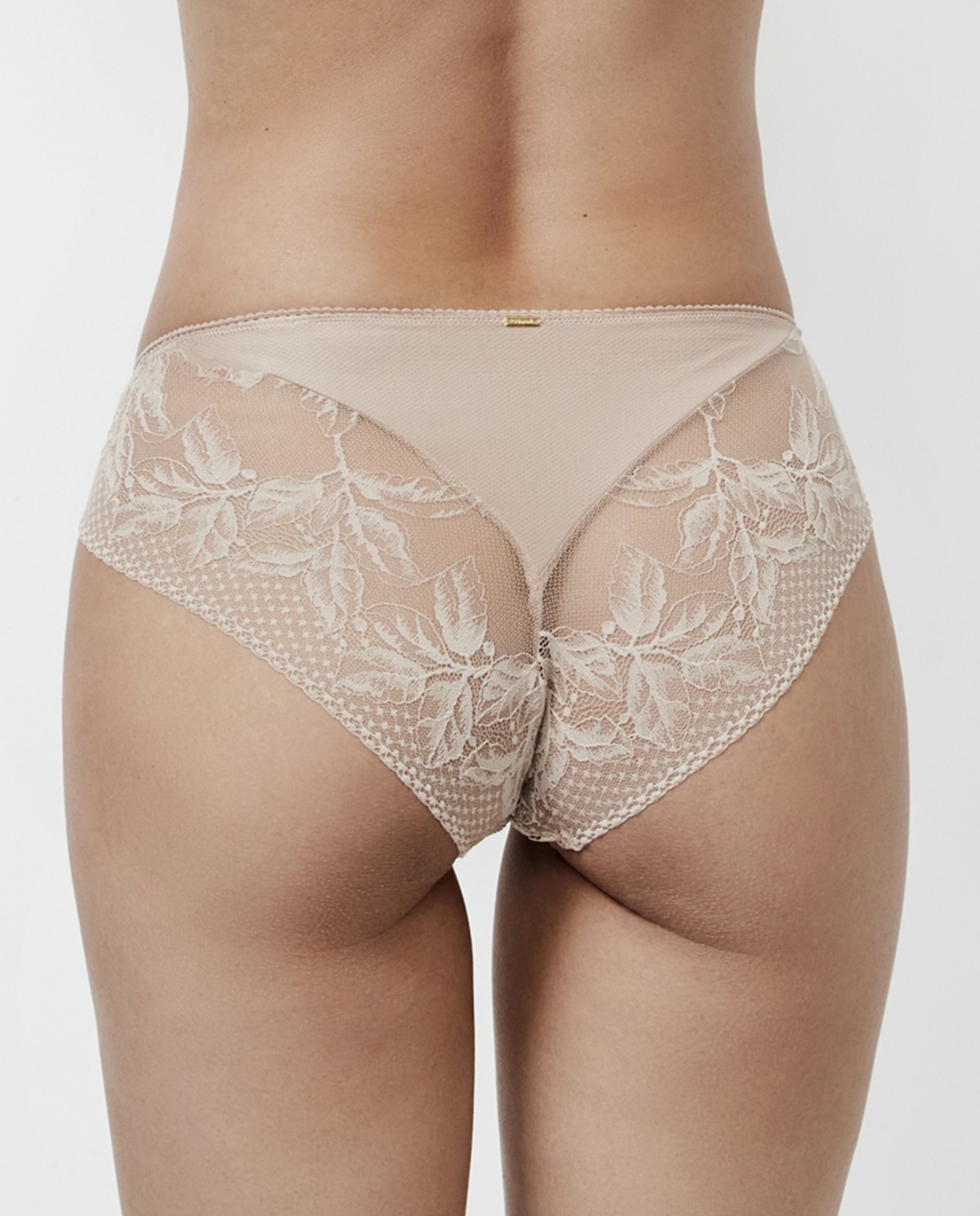 CUECA BIQUÍNI CLÁSSICA COM RENDA