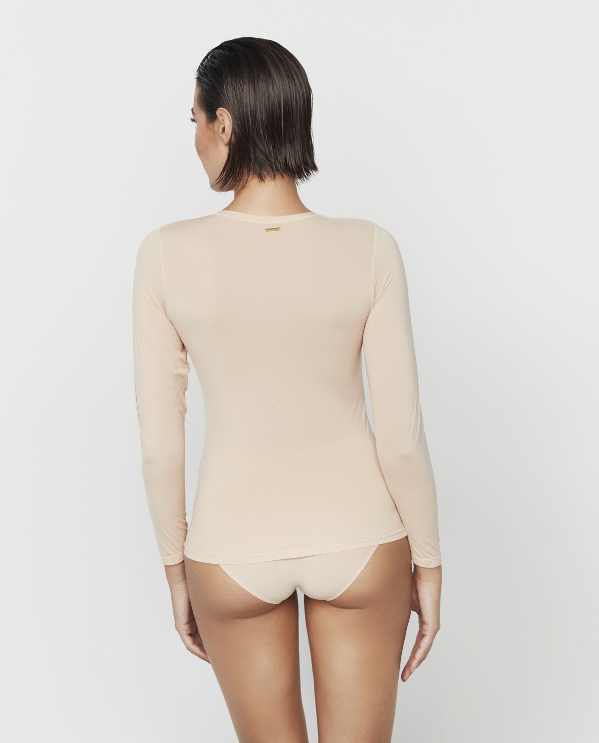 BASIC LONG-SLEEVED T-SHIRT