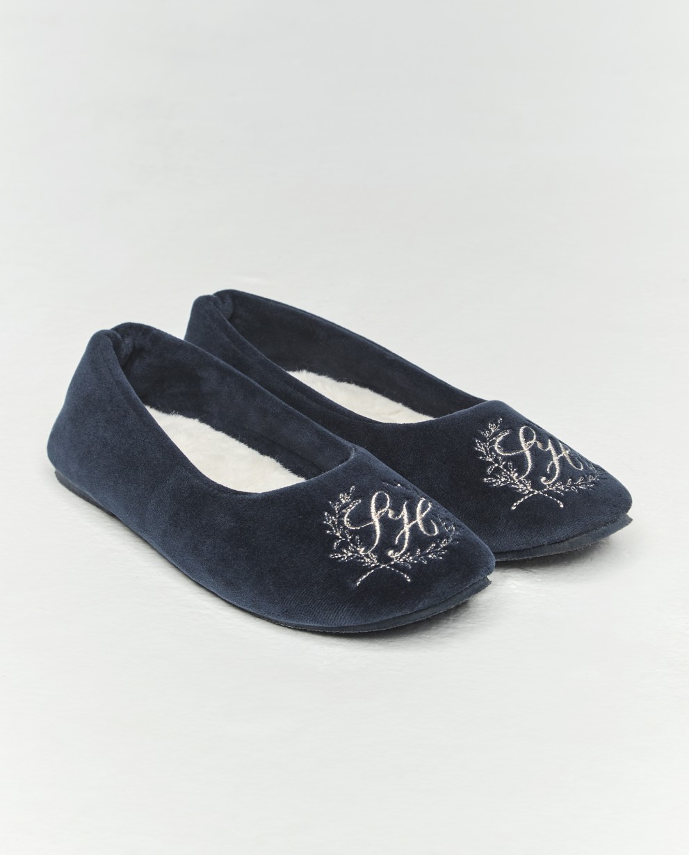 WOMEN'S CLOSED SLIPPER