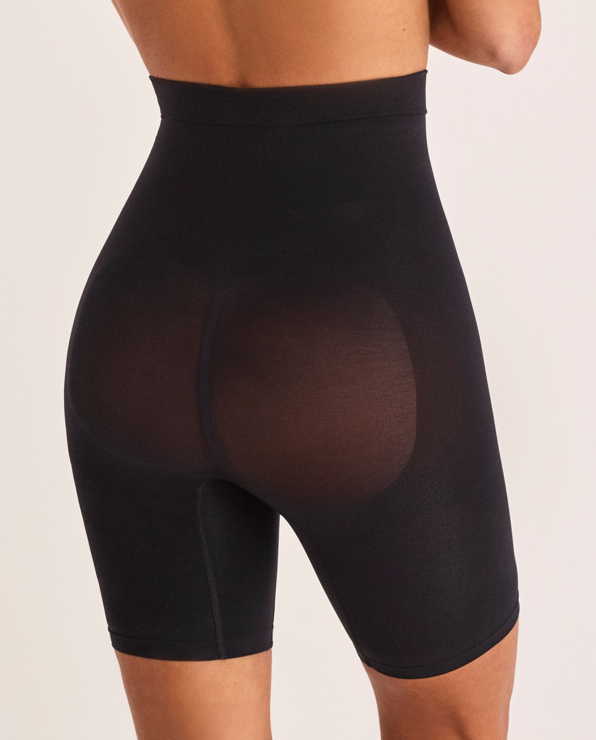 HIGH-WAISTED PANTS AND SHAPEWEAR