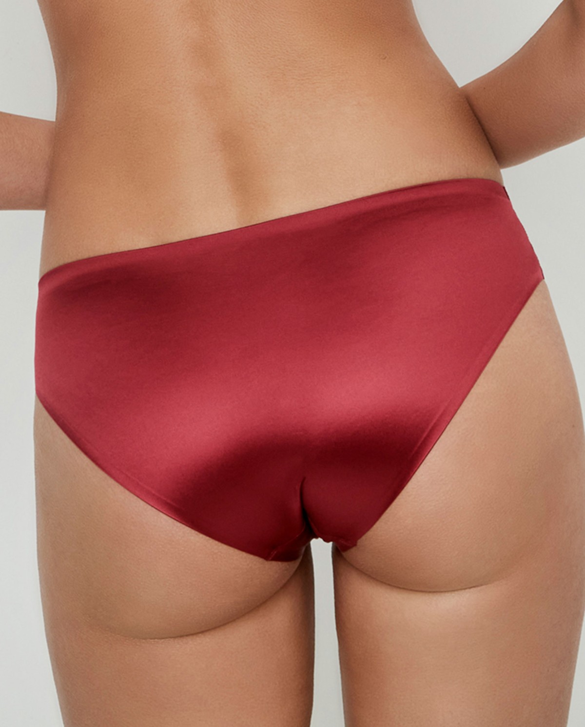 SLIP BIKINI CLASSICO by Pilar Rubio