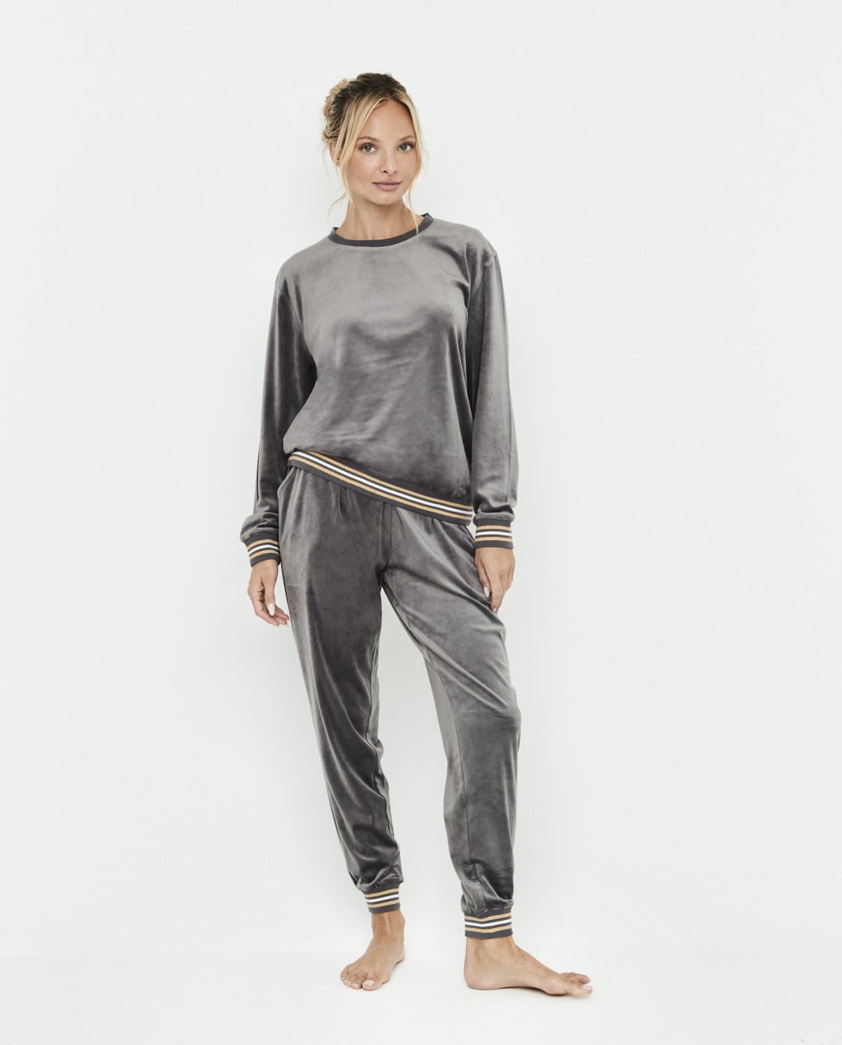 CONJUNTO DE VELUDO COM SWEAT E CALÇAS