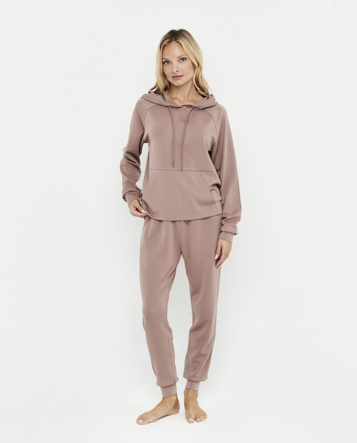 CONJUNTO SUDADERA CON CAPUCHA PANTALON