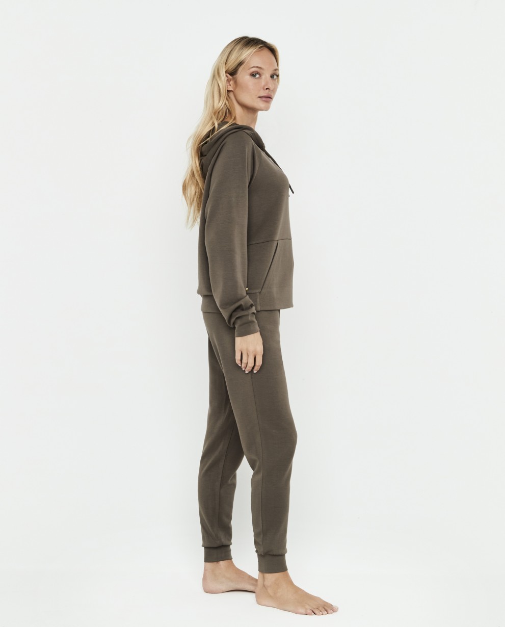 CONJUNTO SUDADERA CON CAPUCHA PANTALON