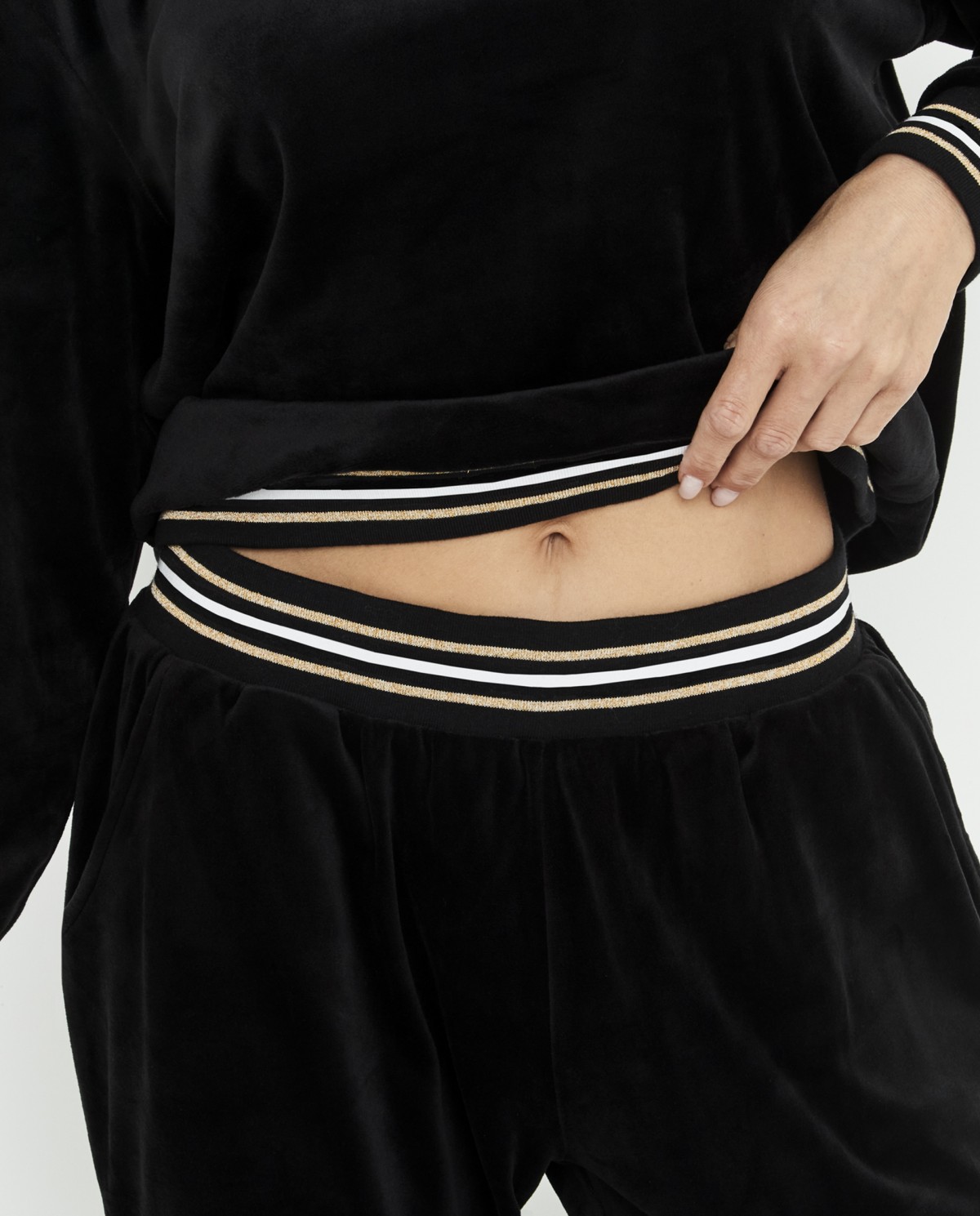 CONJUNTO DE VELUDO COM SWEAT E CALÇAS