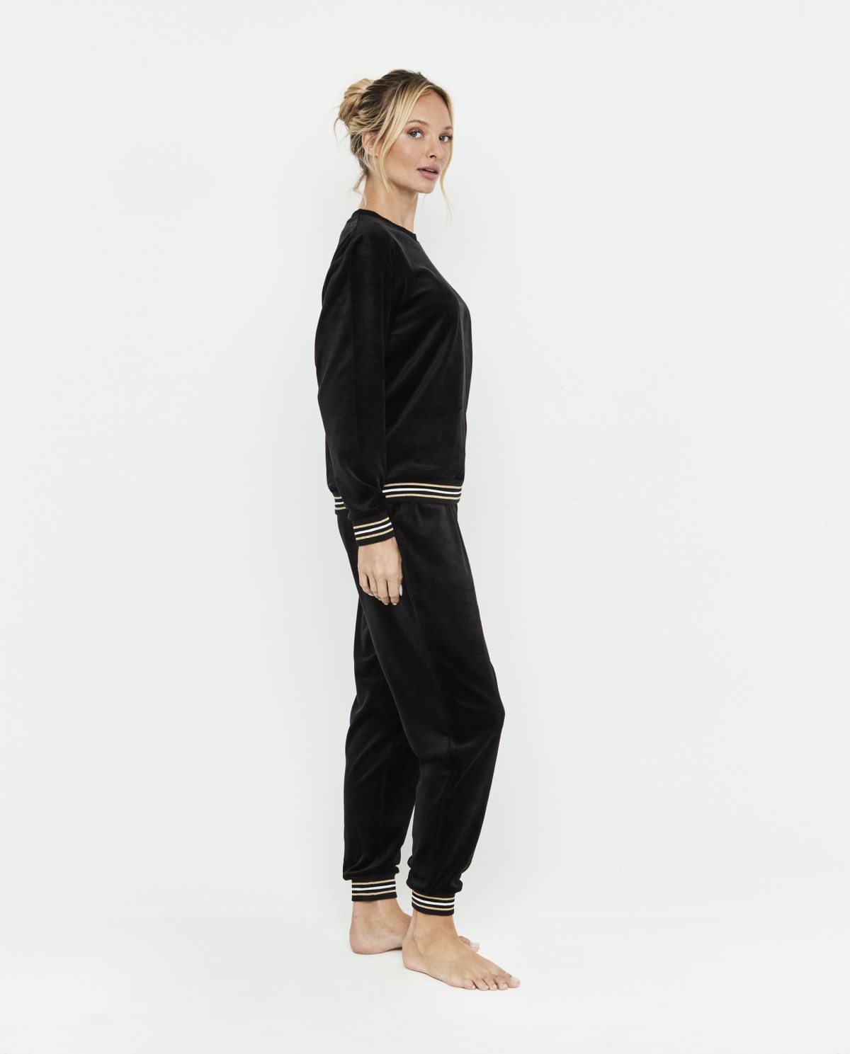CONJUNTO DE VELUDO COM SWEAT E CALÇAS