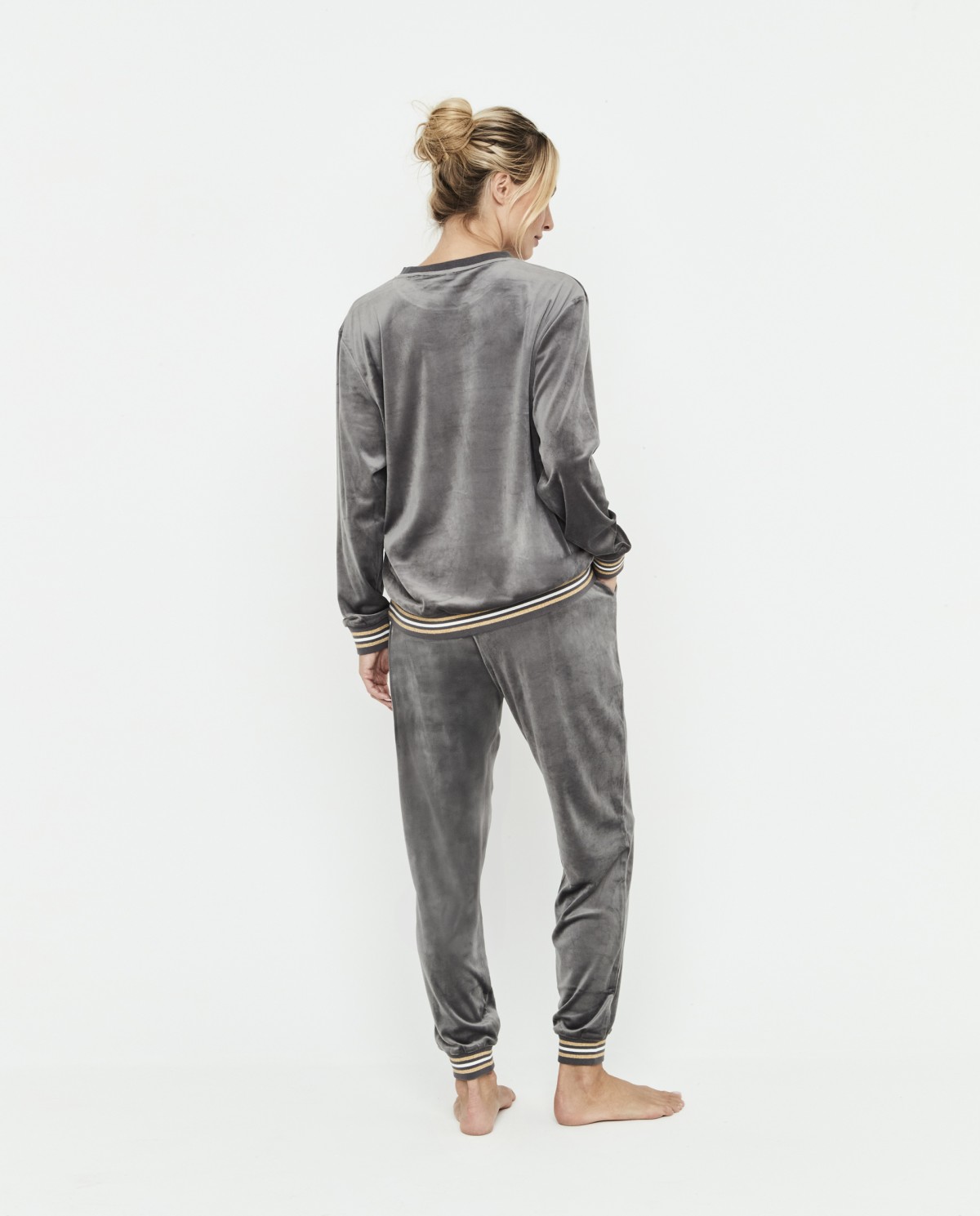 CONJUNTO DE VELUDO COM SWEAT E CALÇAS
