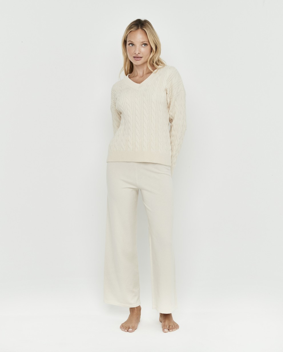 CONJUNTO DE MALHA COM DECOTE EM BICO