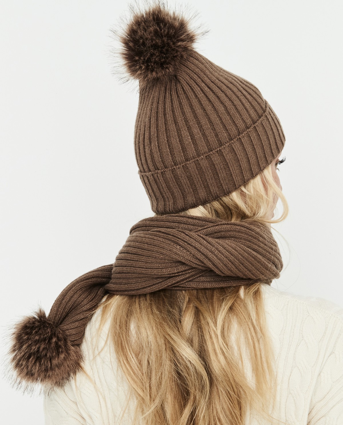 SET CAPPELLO E SCIARPA CON PON PON