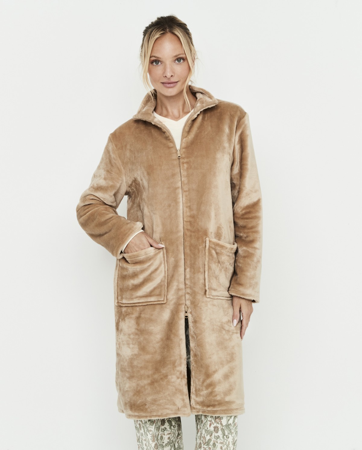 REVERSIBLE ZIP-UP ROBE